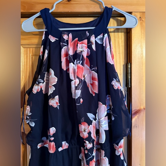 Size 18- women’s floor length dress. Worn once - Picture 3 of 6